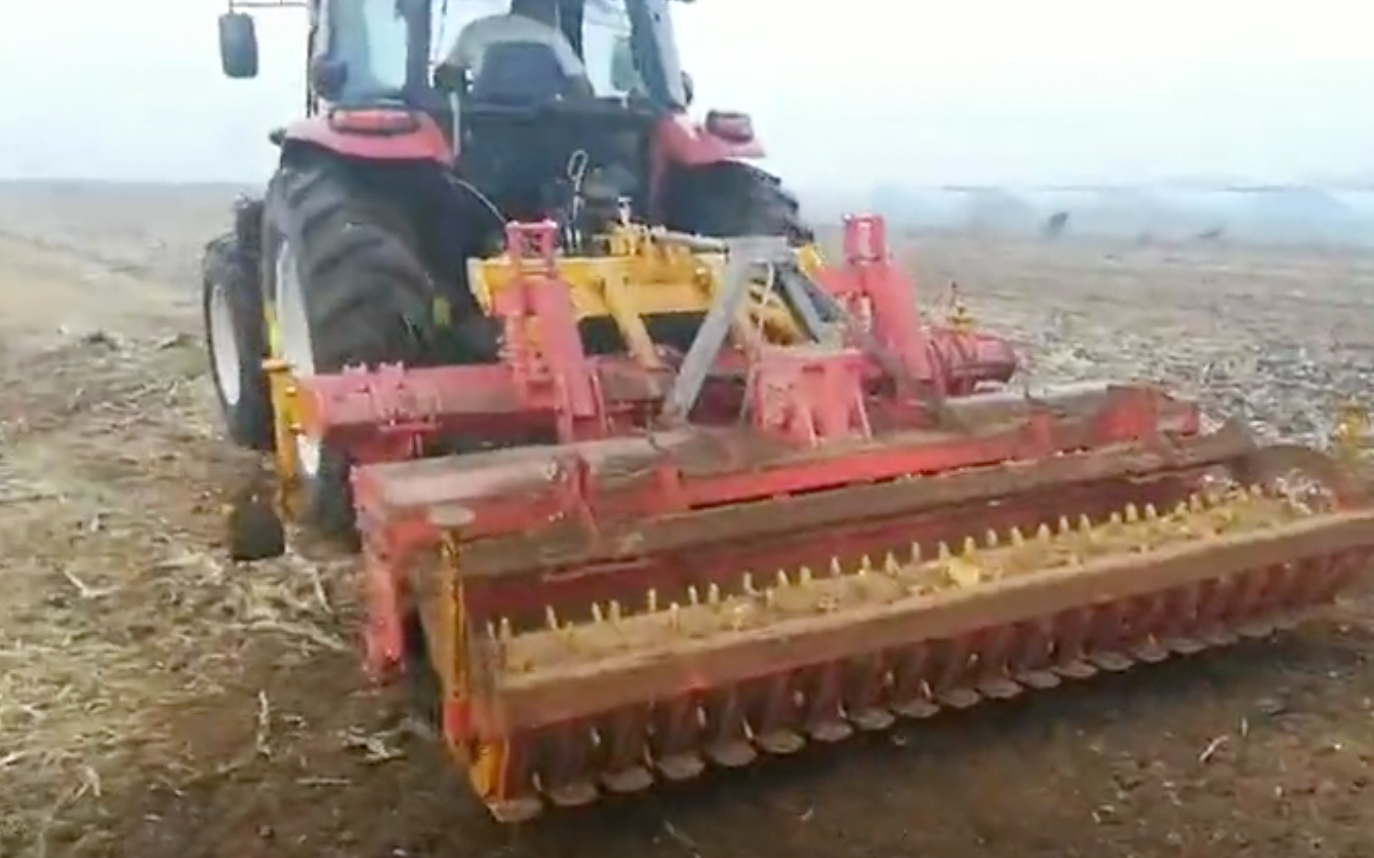 深松機(jī)，聯(lián)合耕整機(jī)作業(yè)視頻